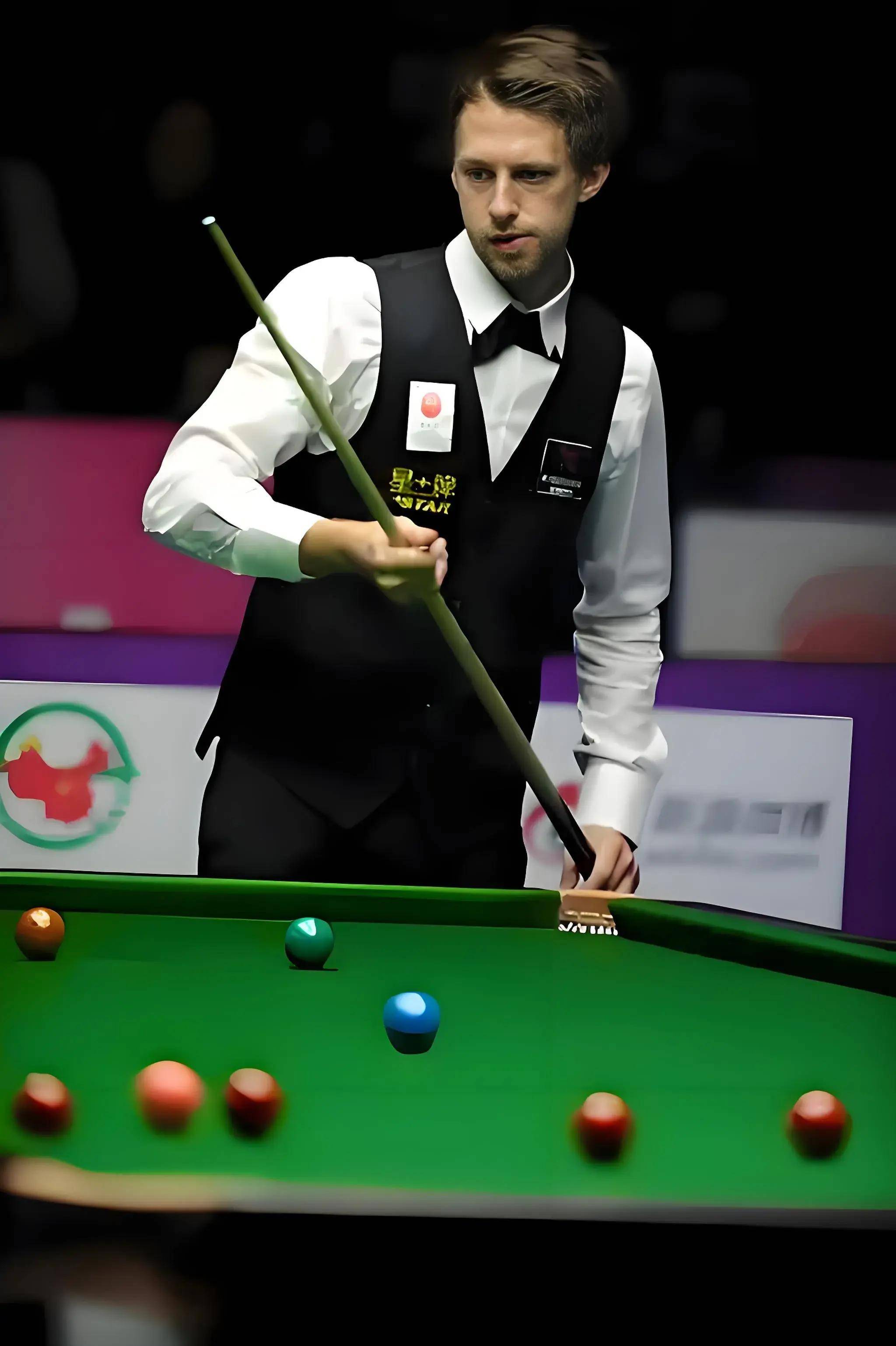 在轻松的氛 在轻松的氛