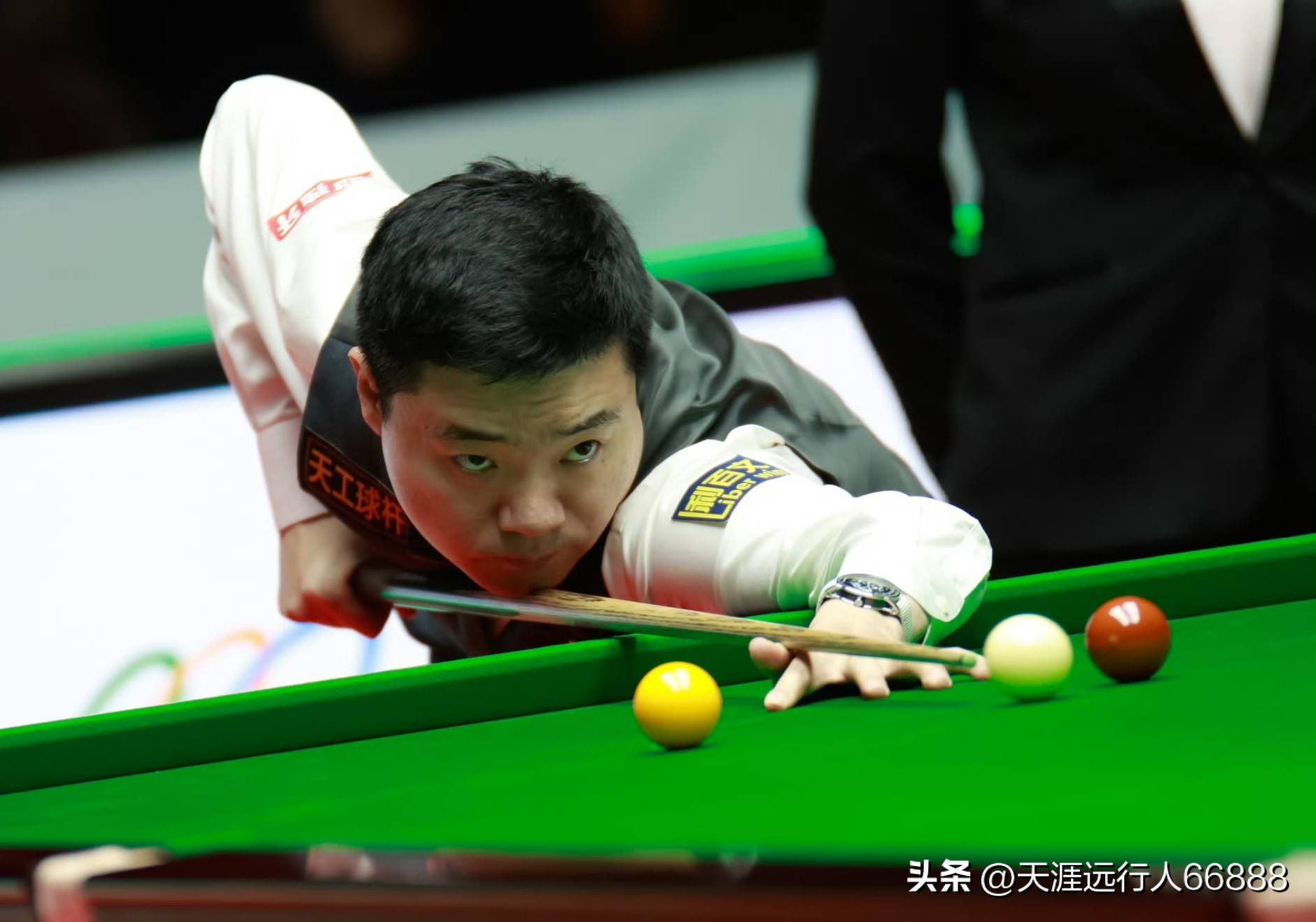 右侧既要撑 右侧既要撑